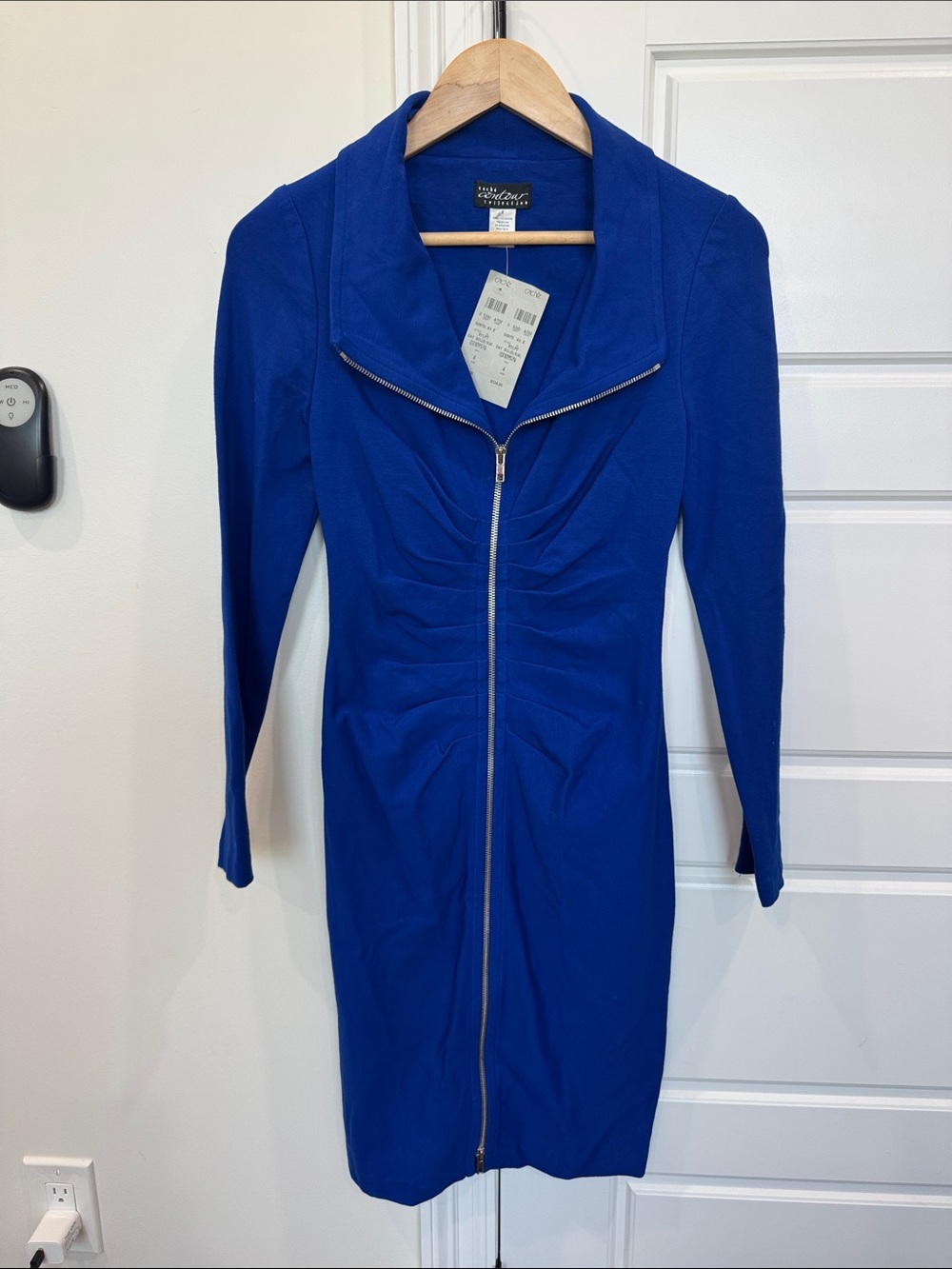 NEW Caché Contour Cocktail Dress Womens size 6 Zip-Up Ruching, Slimming